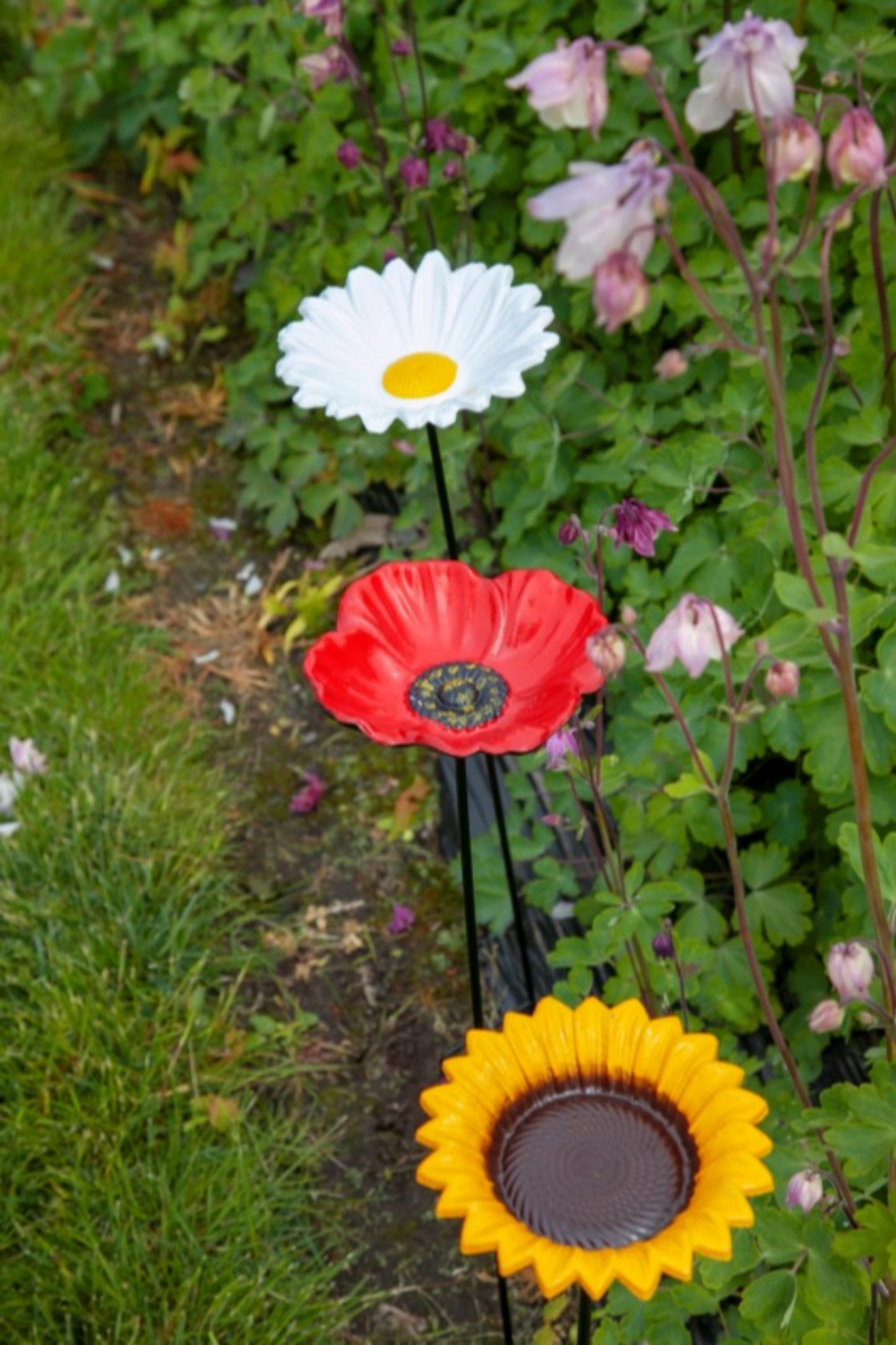 Bird feeder stake - daisy